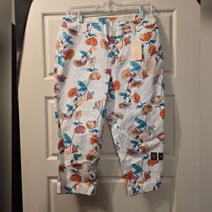 St Johns Bay White Posie Floral Capri Pants - Size 8